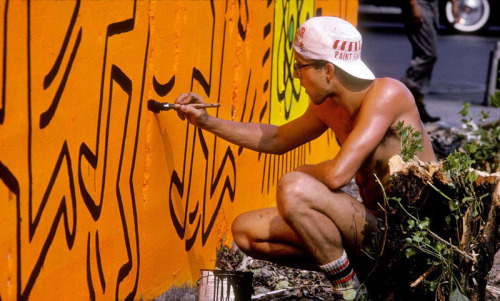 twixnmix: Keith Haring painting a mural on Houston Street and Bowery in New York City, 1982.   (Phot