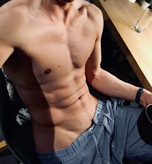 johonas:  Good morning ;). Time for a tea before work calls 💪🏽