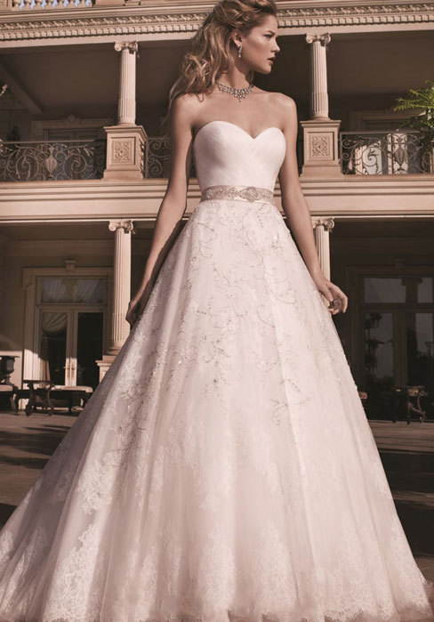 Chapel Train Sweetheart A-line Button Tulle Wedding Dress