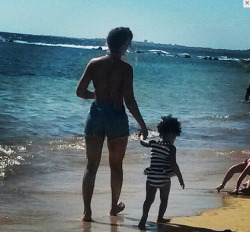 beyonceinfo:  Beyoncé and Blue in Dominican