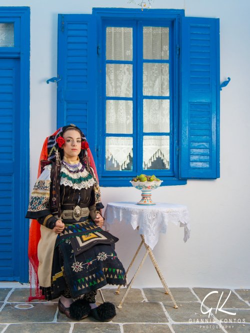Greek folk costumes from various regionsKárpathos, Dodecanese islandsVlach of Samarina, MacedoniaMét