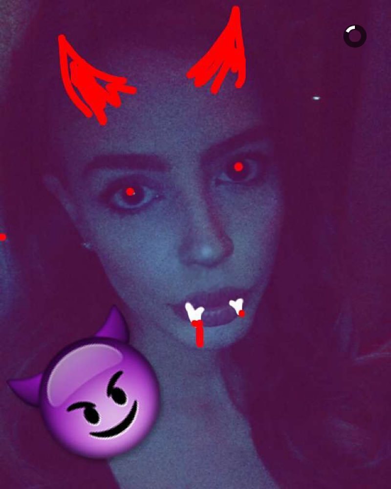 I&rsquo;m back on #snapchat. Let&rsquo;s be friends: desireexelyda #👻