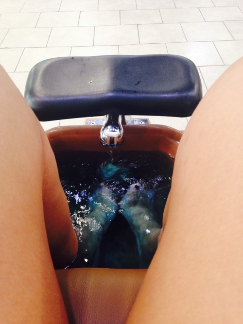 prettypandapaws: Pedi!!!!!!!!!!!! So happy my frets needed this sooooo bad, I can’t even begin to ex