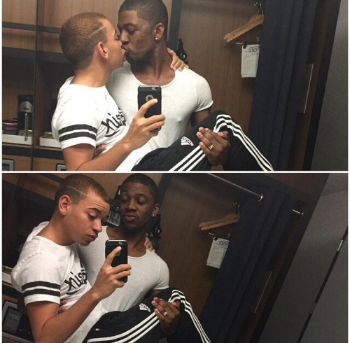 sexnthecloset:  Gay L🍑ve 👬💕
