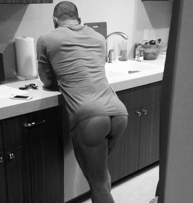 brolovetimes:  What’s cooking 🍳 🔥🍑🎂👅☕️