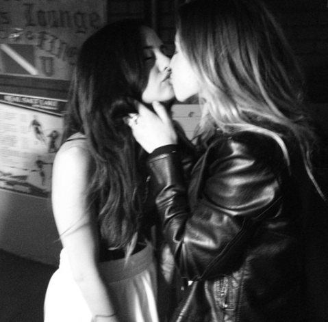 lesbianhotkiss: U r the one,the one i have been looking 