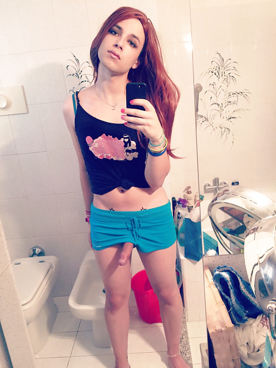 luvfemck:  OHhh let me pick up that soap… OOOOOO  
