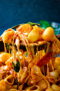 domesticgxddess:Creamy Caprese Pasta //