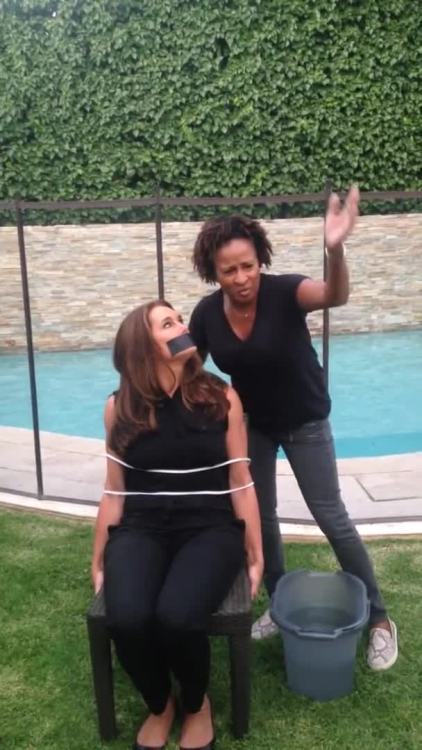 captainkidnap: Brooke Shields’ super sexy ice bucket challenge. Video