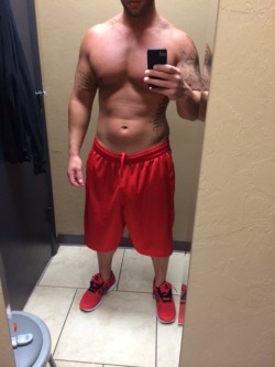 theconsolidator:  da-bizz:  Latino Daddy in Tampa Bay.    Follow The Consolidator.