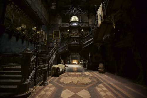 steampunktendencies:Inside the set of Crimson Peak.