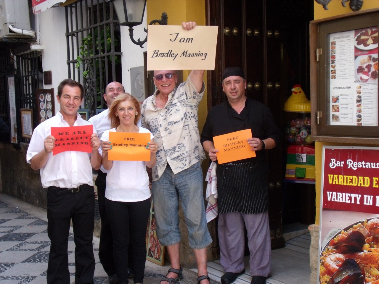 Some friends and supporters of Bradley in Ronda / Spain think that the public has the right to know the truth. Whistleblowers are essential for society.