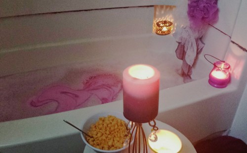 fineartwhore:  Took a sex bomb bath and forgot about my trash friends and finals week. 