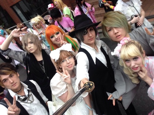 Hanging out at the Harajuku Fashion Walk today with my friends! I&rsquo;m wearing Sixh., Peace Now, 