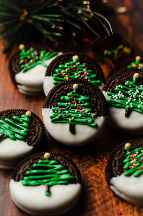 daily-deliciousness:  Christmas oreos