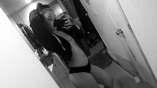 queenhenny69:  Kiss me like you Love me, Fuck me like you Hate me.