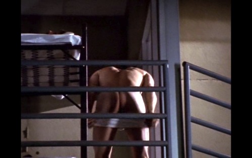 belualust: There’s never enough naked Christopher Meloni. Oh how I miss Oz