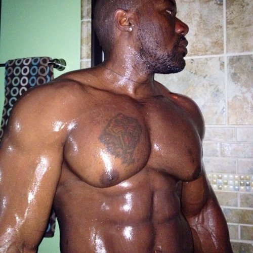 blkundies:  Big dude  Yes mm