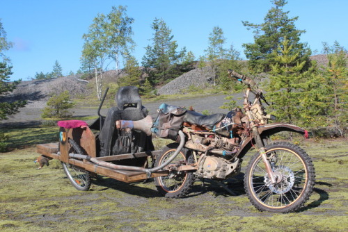 My second year at the Swedish larp Blodsband Reloaded was as eventful at the first. I spent three days roaming the wasteland of Stråssa on my bike, and had tons of fun.