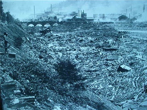 The Great Johnstown Flood,By 1889 Johnstown was a prosperous Pennslyvania town which was home to ove