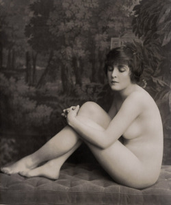 gmgallery:  Early 20th century nude model. Photograph likely by Charles Wesley Gilhousen.www.stores.eBay.com/GrapefruitMoonGallery