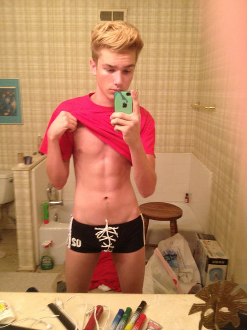 2014homoboy:  boyzwhat:  æ♥  Oh ahhhh ummm…… WOW so many hot boys!!! 