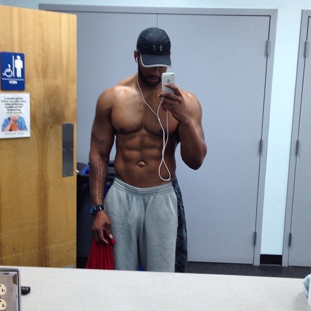 celebrity-eggplants:  How’s it hanging @shawn_bullard Looks like it hangs to the