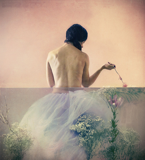 crossconnectmag:reblog via slowartday:Laura Zankoul