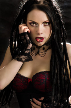 ilovegothgirls:  Shannyn Vamp by ImageDesigner