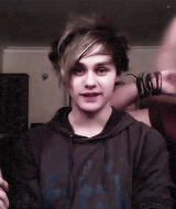 lucas-is-mine:  I’M NOT SORRY MICHAEL GIRLS LUKE 