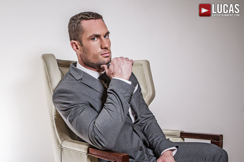 undiesnow:  rockharddicks1:   STAS LANDON’S PHYSIQUE HAS NEVER LOOKED BETTER Lucas Entertainment’s exclusive model and all-around Russian hunk Stas Landon is one of the stars of the upcoming “Gentlemen 18: Bred For Business” (he takes Sean Xavier’s