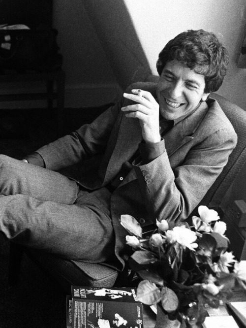 colecciones: Leonard Cohen, June 1974. Photo by Michael Putland.