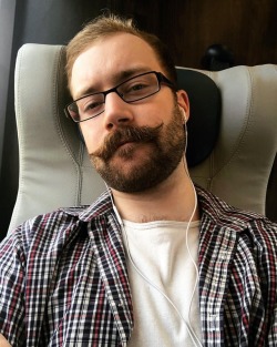 pizzaotter:My moustache is long enough to