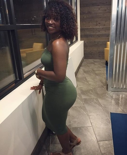 thedesiresofafreak:  afroamericanpsycho:  allthingsbootiful:  xo_marne   yassss  Dark skin women will forever be winning in my book. Hands down.. No contest
