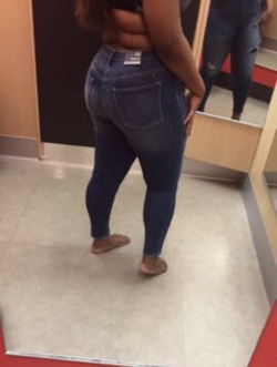 queenshelby23:  I love these jeans, should