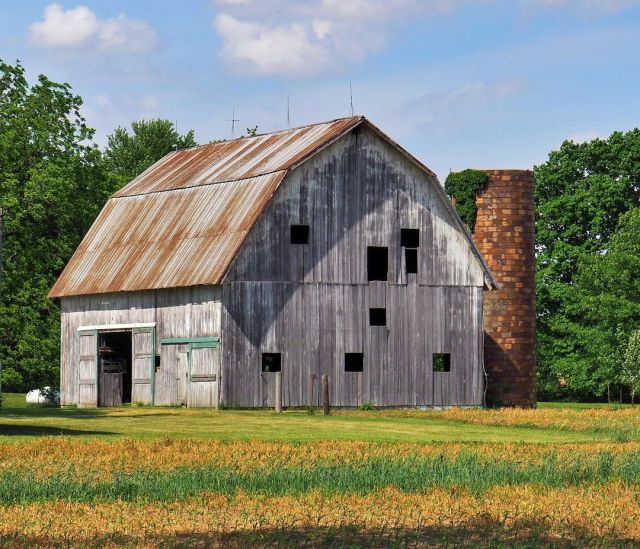 A #rustic white #barn with an all #brick #silo https://www.instagram.com/p/Cdre6UDMoCG/?igshid=NGJjMDIxMWI= #rustic#barn#brick#silo