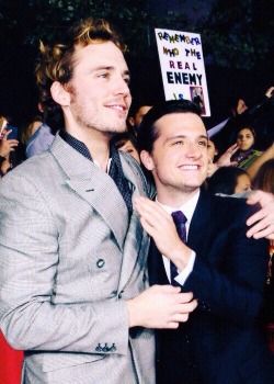 ecembasak:  Finnick and Peeta 😍