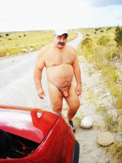 bigthickchubbydick:  My favorite nude bear car mechanic. :) 