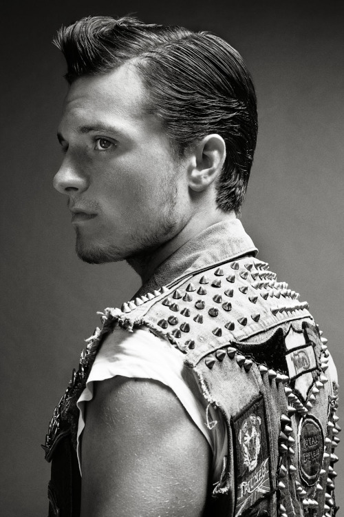 Sex meninvogue:Josh Hutcherson for Out Magazine pictures