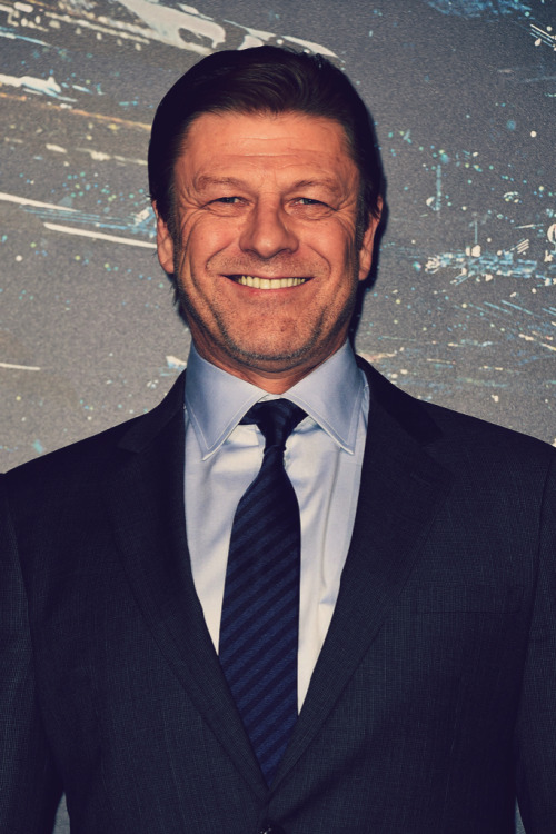 l-o-t-r: Sean Bean @ the Hollywood premiere of his new film ‘Jupiter Ascending’ (2/2/201