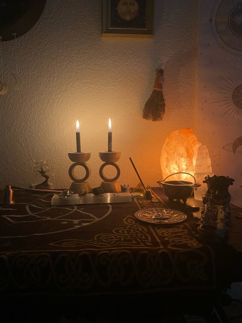 Happy Saturday Witches & Friends!