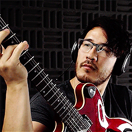 markired:  anyway, here’s wonderwall. (x)