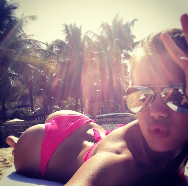 iluvskinnybitches:  summer :)  (just around the corner)