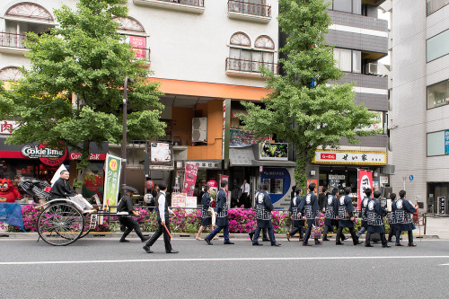 Saw a Japanese wedding procession making its way down Harajuku&rsquo;s super crowded Takeshita Dori 