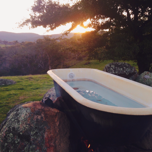 gnostic-forest:avocadoandvegemite:  bananasandlattes:  watching the sun set in an outdoor bath could cure any sadness in the world  this is freaking magical  ^^
