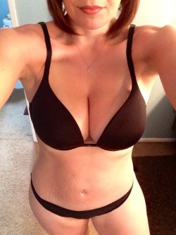 selfie-cougars:  Find more Ginaâ€™s