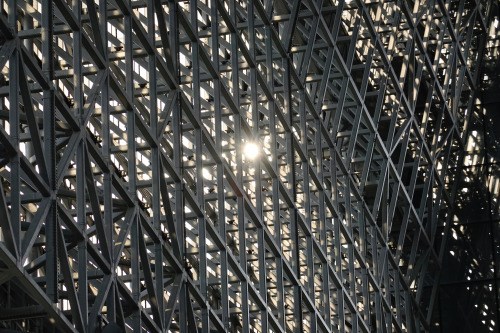 Kyoto Station: wall .. [2[3] / 5[3]] Kyoto is famous for its temples, oases of quiet contemplation. 