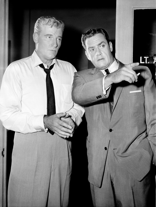 William Hopper as Paul Drake and Raymond Burr as Perry Mason in “The Case of Paul Drake&rs