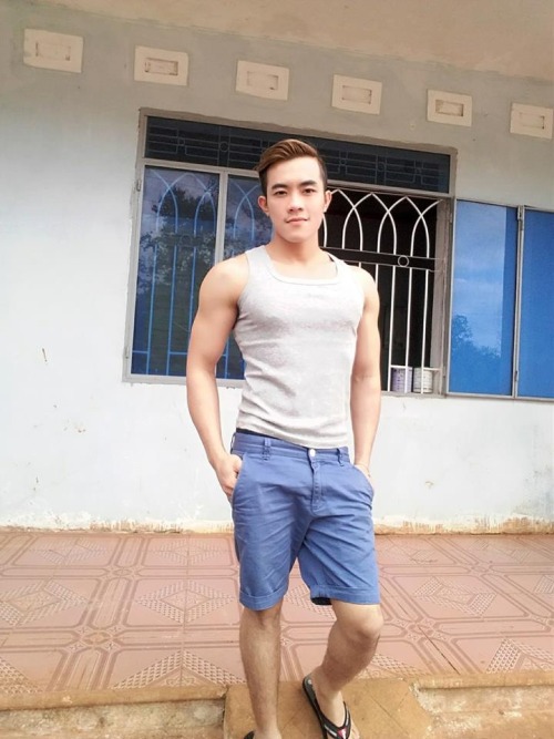 rebelziid:  Handsome Asian Guy Exposed [ Nude shots ]  漂亮的身材和鸡鸡