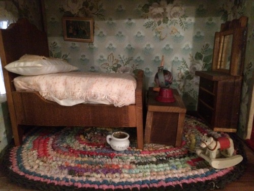 rosscountyhistoricalsociety:    Dollhouse made by Doris Walker of Chillicothe Ohio for her daughter.